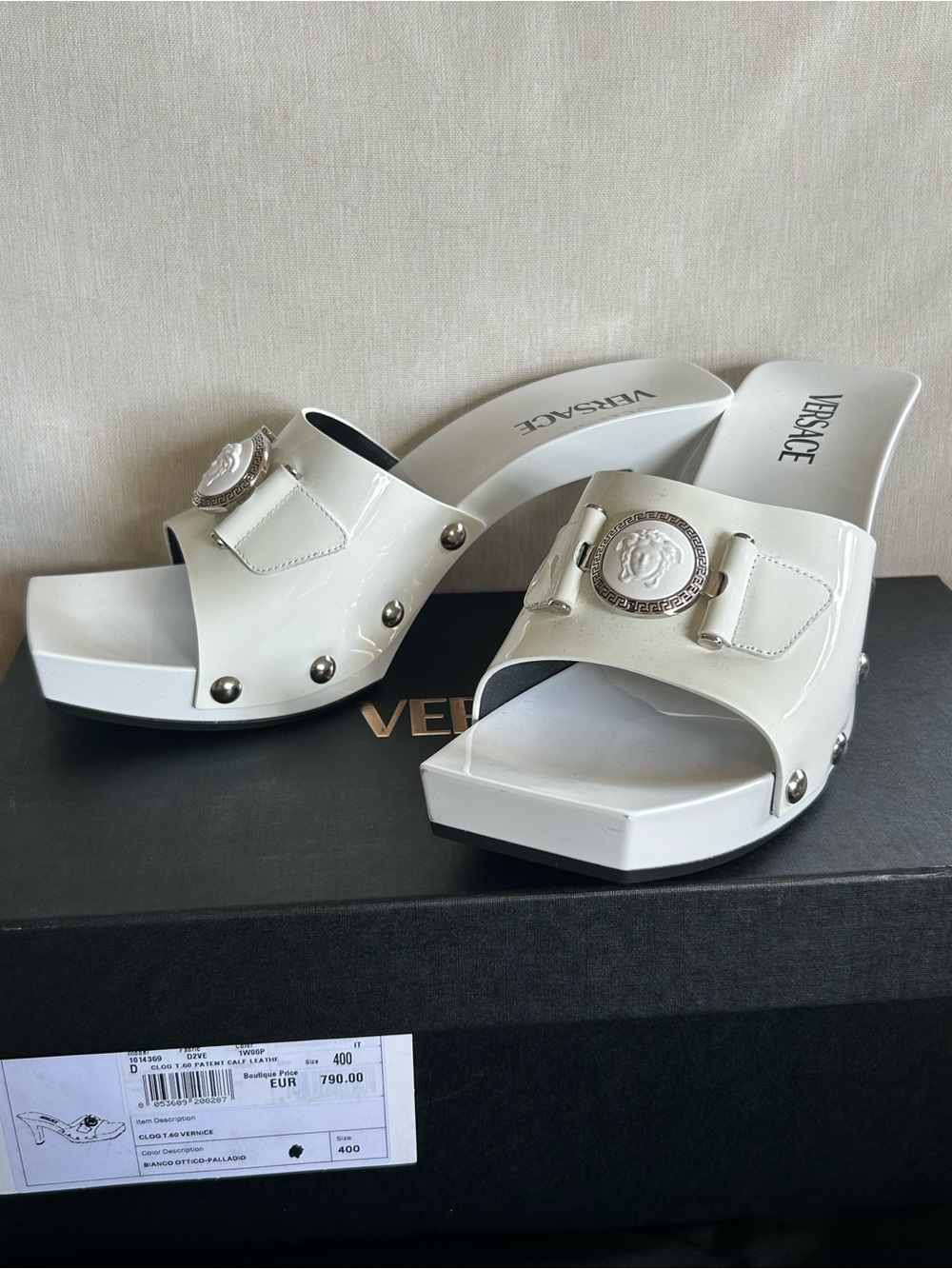NWB VERSACE MEDUSA LOGO SLIDES SANDALS/40IT-9/9.5US/WHITE PATENT LEATHER/ITALY